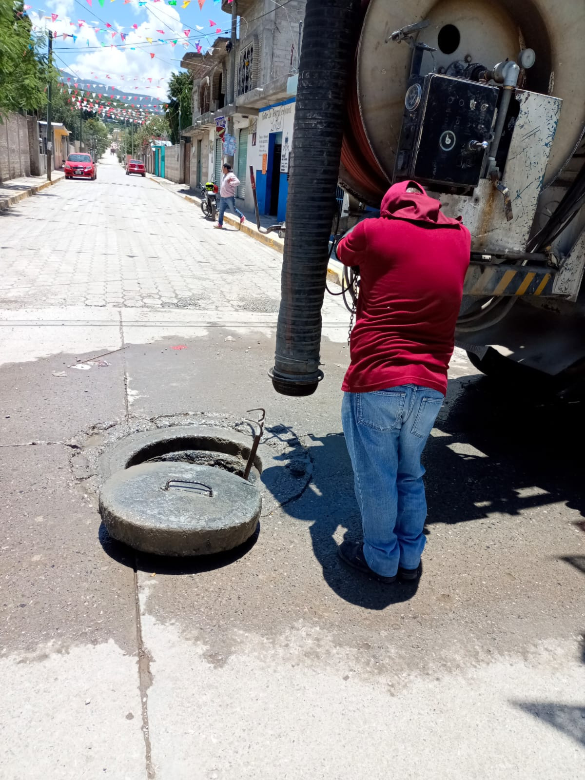 Atendiendo a las inquietudes de nuestra comunidad, nos complace informarles sobre las acciones emprendidas para el desazolve del alcantarillado sanitario.